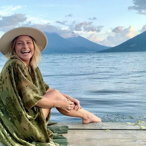 Alina, Therapist and Relationship Coach